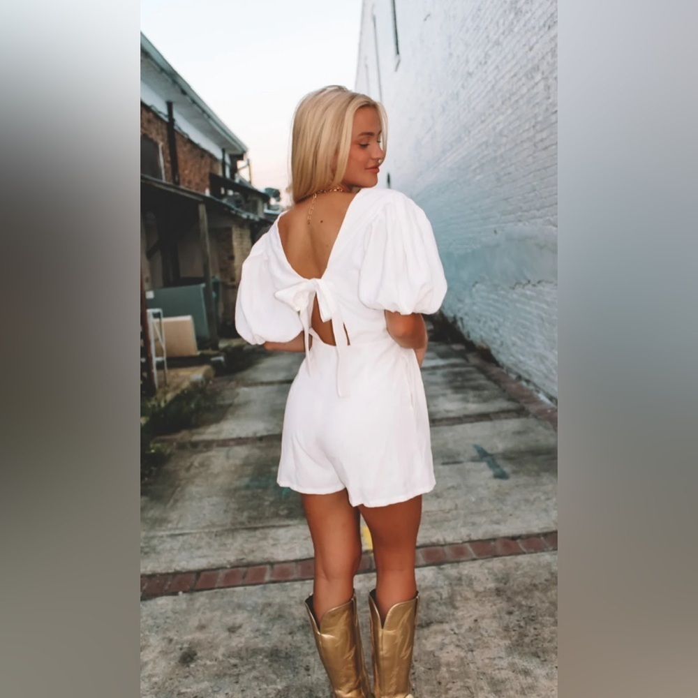 Stain Puff Sleeve Tie Back Romper